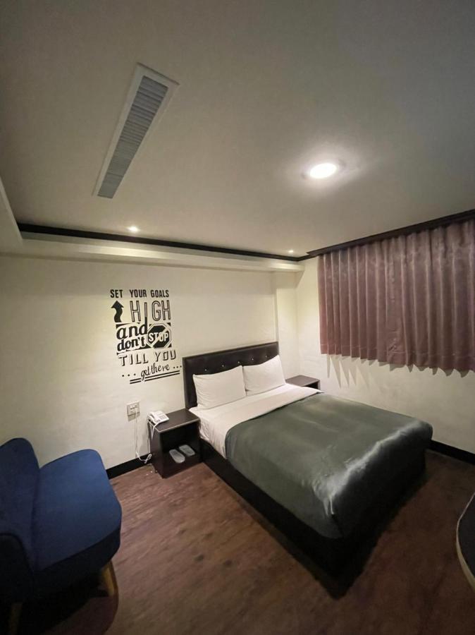 Holiday Business Hotel T'ai-tung Zewnętrze zdjęcie